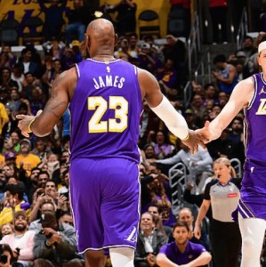 jiuyou-詹姆斯前三节9中2得到7分2板8助，末节8中5得到10分2板2助